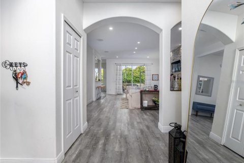 House in Land O' Lakes, Florida 5 bedrooms, 316.43 sq.m. № 2378036 - photo 4