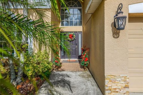 House in Land O' Lakes, Florida 5 bedrooms, 316.43 sq.m. № 2378036 - photo 2
