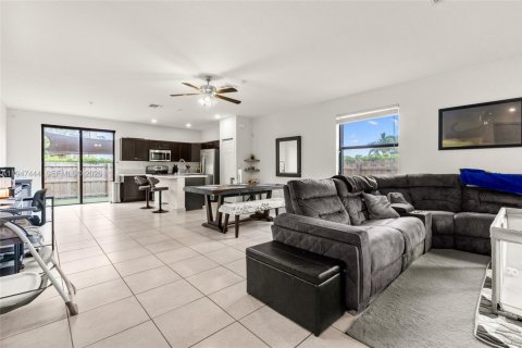 Casa en venta en Homestead, Florida, 3 dormitorios, 182.27 m2 № 2005941 - foto 6