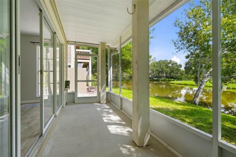 Condo in Tampa, Florida, 2 bedrooms  № 2376815 - photo 19