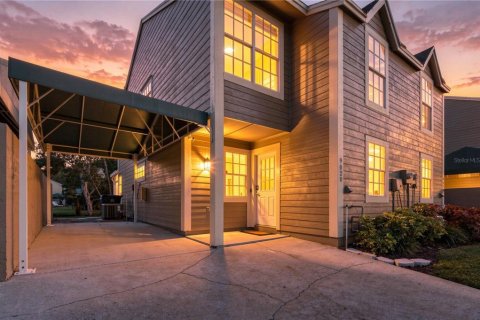 Condo in Tampa, Florida, 2 bedrooms  № 2376815 - photo 2