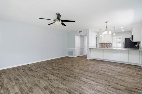 Condo in Tampa, Florida, 2 bedrooms  № 2376815 - photo 17