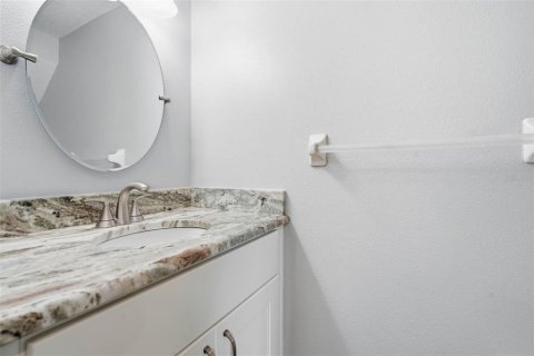 Condo in Tampa, Florida, 2 bedrooms  № 2376815 - photo 13