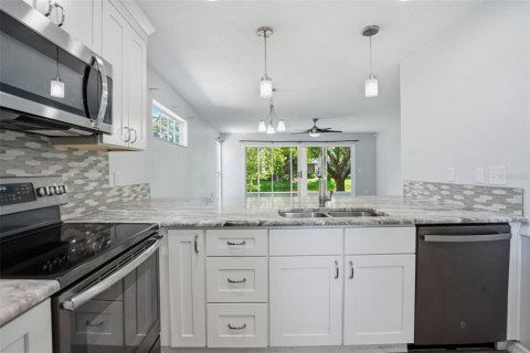 Condo in Tampa, Florida, 2 bedrooms  № 2376815 - photo 10