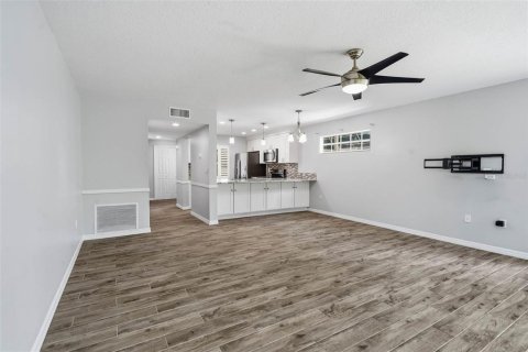 Condo in Tampa, Florida, 2 bedrooms  № 2376815 - photo 15