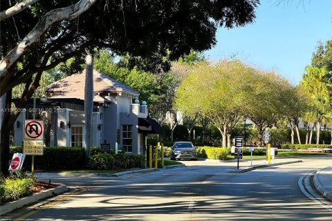 Villa ou maison à vendre à Weston, Floride: 3 chambres, 180.42 m2 № 2028277 - photo 30