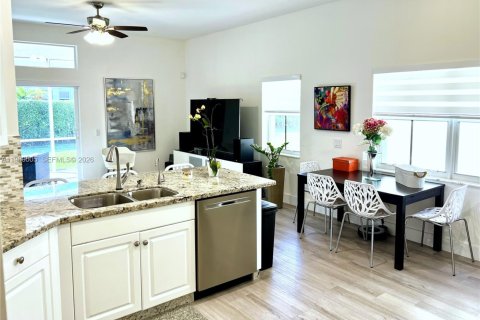 Villa ou maison à vendre à Weston, Floride: 3 chambres, 180.42 m2 № 2028277 - photo 13