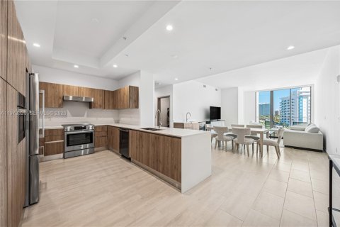 Condo à Bay Harbor Islands, Floride, 4 chambres № 2079690