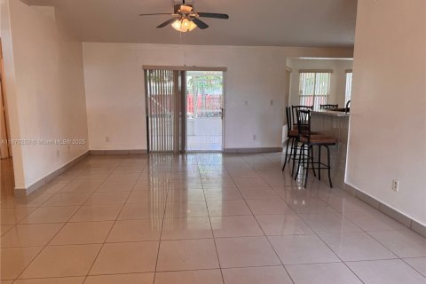 Casa en alquiler en Port St. Lucie, Florida, 3 dormitorios, 142.88 m2 № 1895324 - foto 3