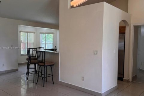 Casa en alquiler en Port St. Lucie, Florida, 3 dormitorios, 142.88 m2 № 1895324 - foto 11