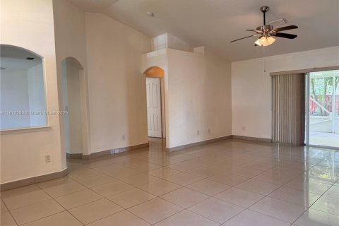 Casa en alquiler en Port St. Lucie, Florida, 3 dormitorios, 142.88 m2 № 1895324 - foto 4