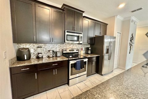 Adosado en venta en Kissimmee, Florida, 4 dormitorios, 177.81 m2 № 1273865 - foto 5