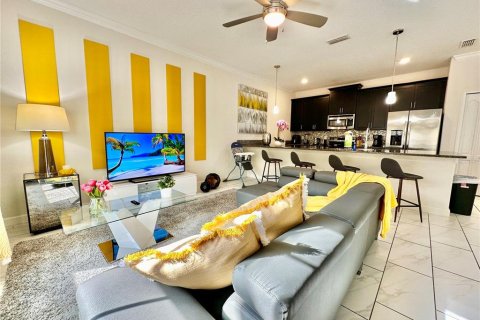 Adosado en venta en Kissimmee, Florida, 4 dormitorios, 177.81 m2 № 1273865 - foto 3