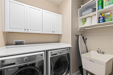 Casa en venta en Orlando, Florida, 5 dormitorios, 432 m2 № 1684501 - foto 24
