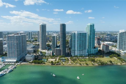 Condo in Miami, Florida, 3 bedrooms  № 1859695 - photo 1