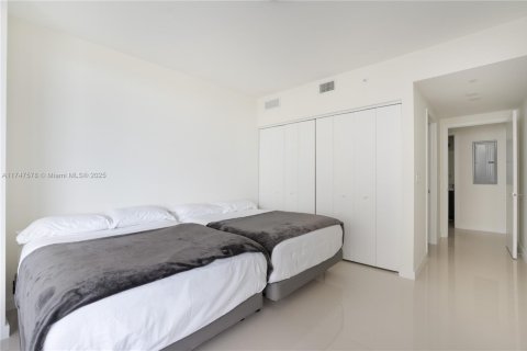 Condo in Miami, Florida, 3 bedrooms  № 1859695 - photo 21