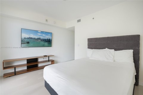 Condo in Miami, Florida, 3 bedrooms  № 1859695 - photo 18