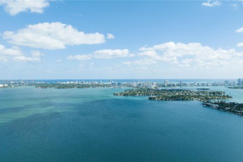 Condo in Miami, Florida, 3 bedrooms  № 1859695 - photo 12