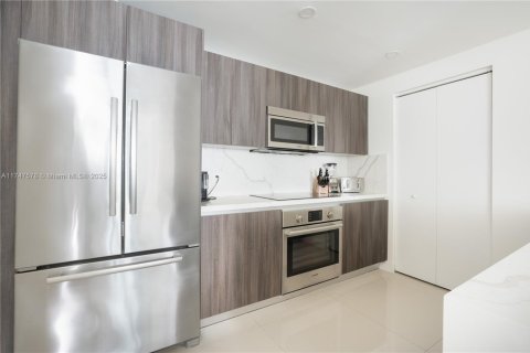 Condo in Miami, Florida, 3 bedrooms  № 1859695 - photo 24