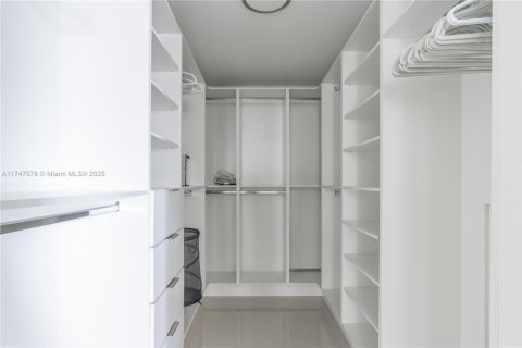 Condo in Miami, Florida, 3 bedrooms  № 1859695 - photo 26