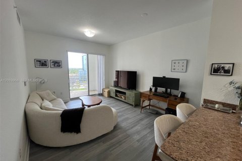 Condo in Hollywood, Florida, 1 bedroom № 2170476 - photo 2