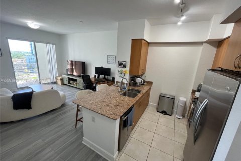 Condo in Hollywood, Florida, 1 bedroom № 2170476 - photo 3
