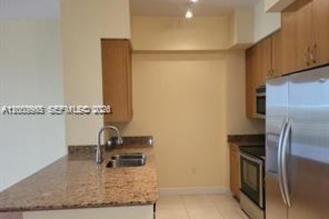 Condo in Hollywood, Florida, 1 bedroom № 2170476 - photo 5
