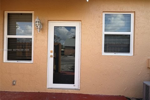 Townhouse in Hialeah, Florida 2 bedrooms, 101.17 sq.m. № 2055903 - photo 3