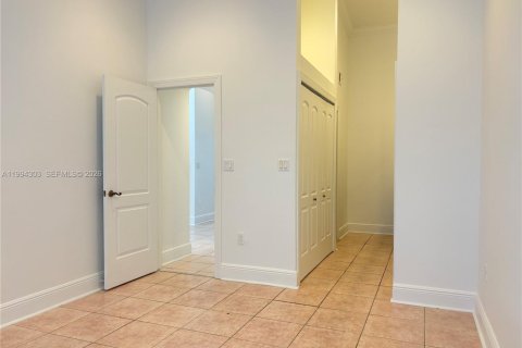 Townhouse in Hialeah, Florida 2 bedrooms, 101.17 sq.m. № 2055903 - photo 19