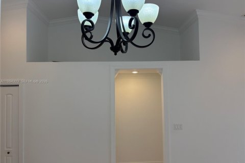 Townhouse in Hialeah, Florida 2 bedrooms, 101.17 sq.m. № 2055903 - photo 24