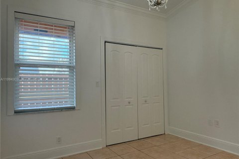 Townhouse in Hialeah, Florida 2 bedrooms, 101.17 sq.m. № 2055903 - photo 25