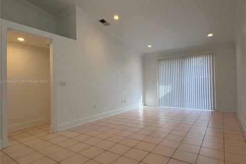 Townhouse in Hialeah, Florida 2 bedrooms, 101.17 sq.m. № 2055903 - photo 14