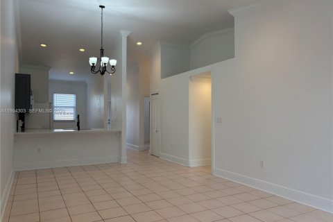 Townhouse in Hialeah, Florida 2 bedrooms, 101.17 sq.m. № 2055903 - photo 16