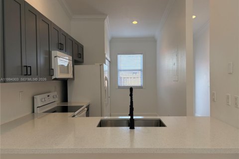 Townhouse in Hialeah, Florida 2 bedrooms, 101.17 sq.m. № 2055903 - photo 8