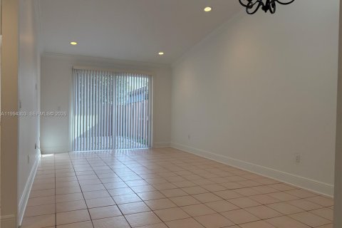 Townhouse in Hialeah, Florida 2 bedrooms, 101.17 sq.m. № 2055903 - photo 6