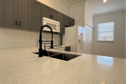 Townhouse in Hialeah, Florida 2 bedrooms, 101.17 sq.m. № 2055903 - photo 7