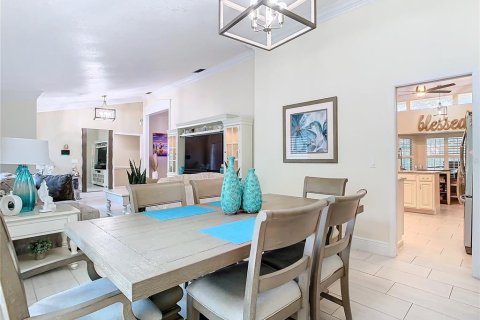 House in Orlando, Florida 4 bedrooms, 246.01 sq.m. № 2140999 - photo 8