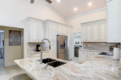 House in Orlando, Florida 4 bedrooms, 246.01 sq.m. № 2140999 - photo 14