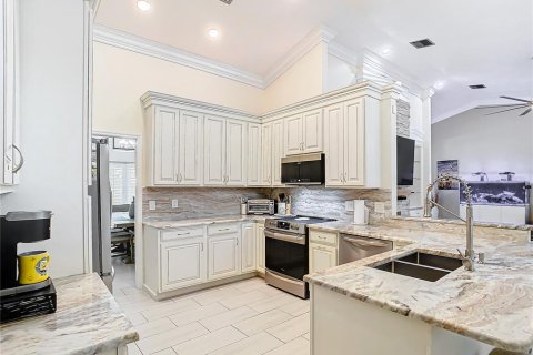 House in Orlando, Florida 4 bedrooms, 246.01 sq.m. № 2140999 - photo 12