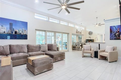 House in Orlando, Florida 4 bedrooms, 246.01 sq.m. № 2140999 - photo 20
