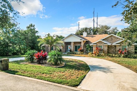 House in Orlando, Florida 4 bedrooms, 246.01 sq.m. № 2140999 - photo 2