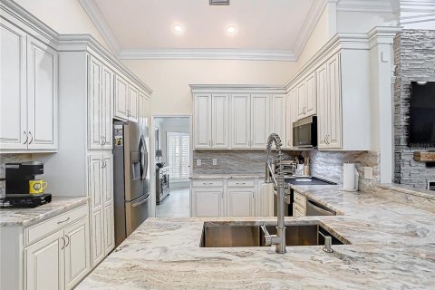 House in Orlando, Florida 4 bedrooms, 246.01 sq.m. № 2140999 - photo 13