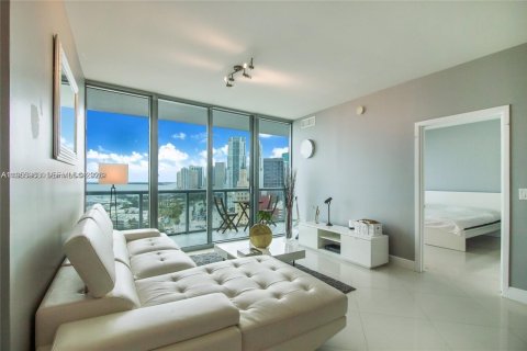Condominio en alquiler en Miami, Florida, 1 dormitorio, 88.07 m2 № 2010755 - foto 10