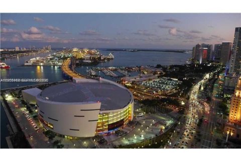 Condominio en alquiler en Miami, Florida, 1 dormitorio, 88.07 m2 № 2010755 - foto 5