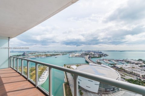 Condominio en alquiler en Miami, Florida, 1 dormitorio, 88.07 m2 № 2010755 - foto 29