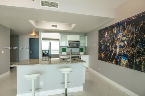 Condominio en alquiler en Miami, Florida, 1 dormitorio, 88.07 m2 № 2010755 - foto 9