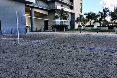 Condominio en alquiler en Miami, Florida, 1 dormitorio, 88.07 m2 № 2010755 - foto 27