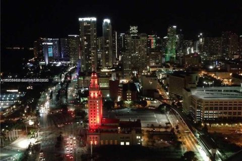 Condominio en alquiler en Miami, Florida, 1 dormitorio, 88.07 m2 № 2010755 - foto 6