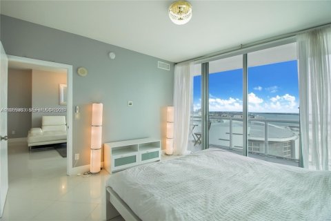 Condominio en alquiler en Miami, Florida, 1 dormitorio, 88.07 m2 № 2010755 - foto 12