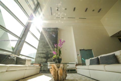 Condominio en alquiler en Miami, Florida, 1 dormitorio, 88.07 m2 № 2010755 - foto 23